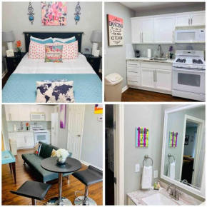 Witte Wonderland - Separate Garage Apartment!!